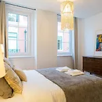 Apartament Beautiful House With Patio In Heart! *