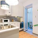 Beautiful House With Patio In Heart! Lizbona