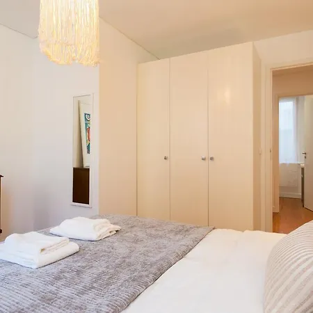 Beautiful House With Patio In Heart!