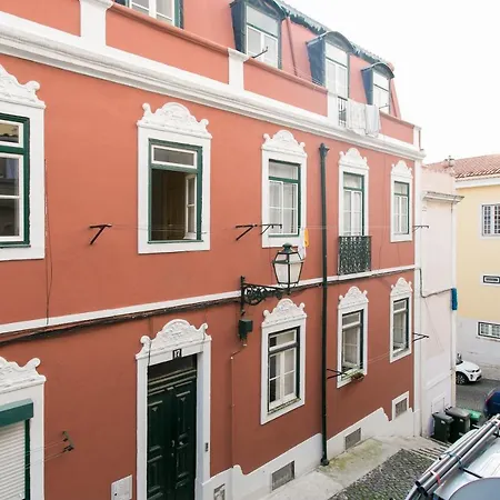 Beautiful House With Patio In Heart! *