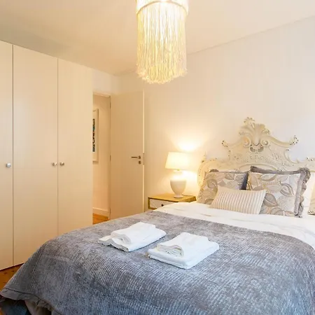 Beautiful House With Patio In Heart!