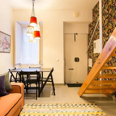 Beautiful House With Patio In Heart! *