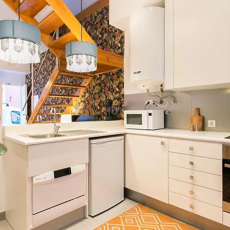 Beautiful House With Patio In Heart! *