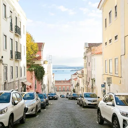 Beautiful House With Patio In Heart! *