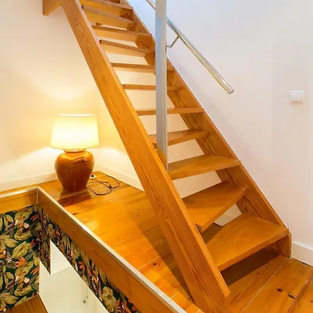 Beautiful House With Patio In Heart! Apartment