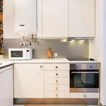 Beautiful House With Patio In Heart!