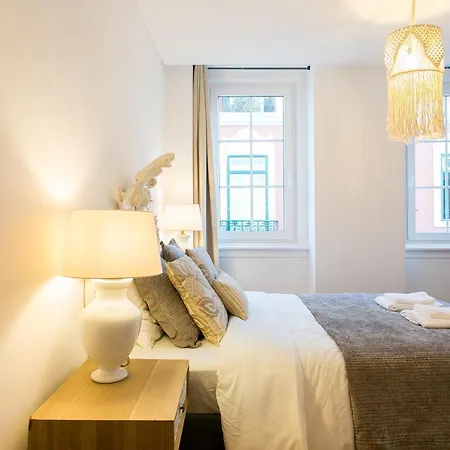 Apartment Beautiful House With Patio In Heart! *