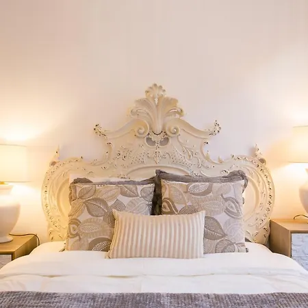 Beautiful House With Patio In Heart! * Lissabon