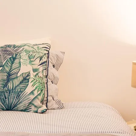 Beautiful House With Patio In Heart! *