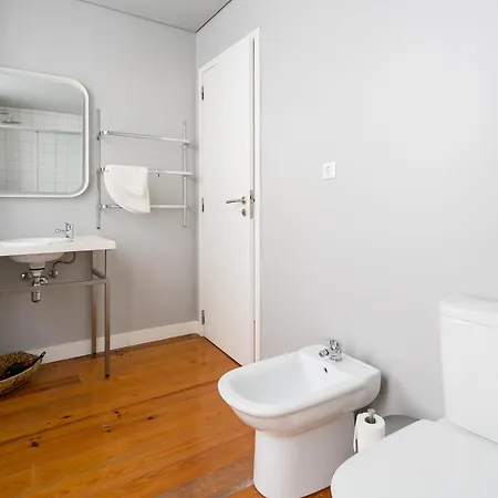 Apartment Beautiful House With Patio In Heart! Lisbon