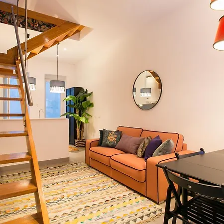 Beautiful House With Patio In Heart! Lisbona