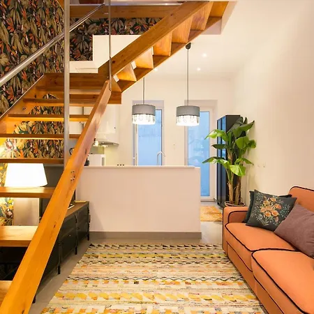 Beautiful House With Patio In Heart! Lägenhet Lisboa